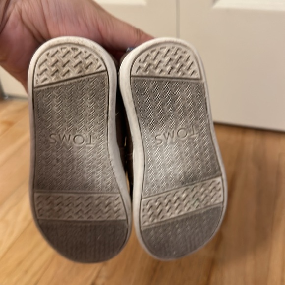 Toms Desert Taupe Foil Feathers Tiny Classic Shoes toddler size 8 - Picture 5 of 6